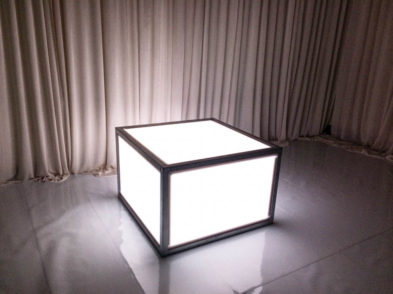 https://pohpevents.com/wp-content/uploads/2016/02/ACRYLIC-LED-END-TABLE-POHPEVENTS-800x600.jpg