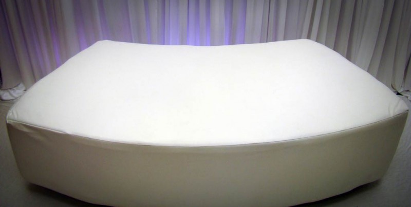 https://pohpevents.com/wp-content/uploads/2016/02/WHITE-CURVED-OTTOMAN-POHP-800x403.jpg